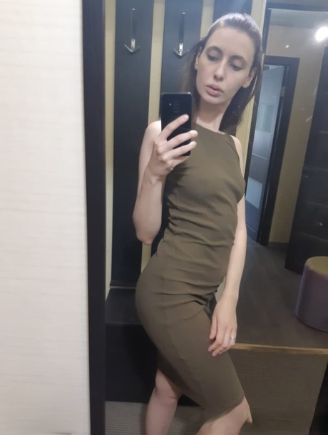 Beautiful authentic shows every inch of her attractive body while taking artistic photos