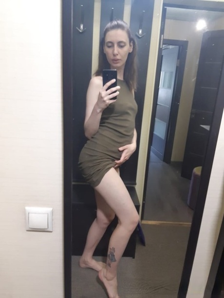 Beautiful authentic shows every inch of her attractive body while taking artistic photos