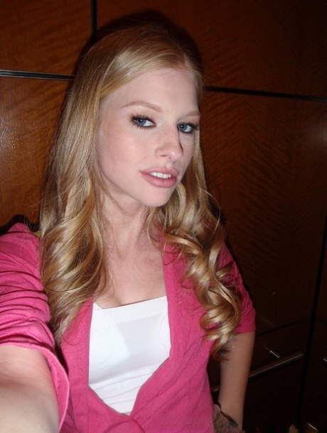 Cheating blonde girlfriend takes off her clothes for artistic selfies