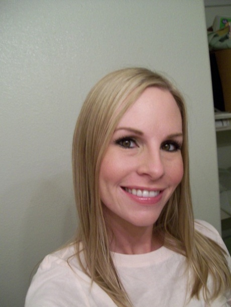 Breathtaking authentic young adult Aimee takes selfies of her big breasts & attractive femininity