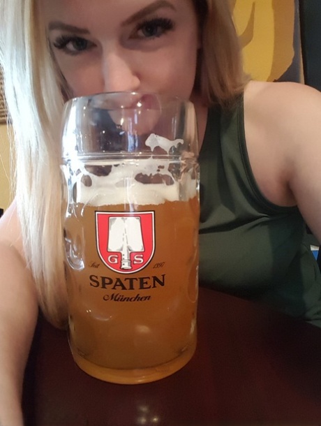 Blonde authentic Danielle takes a variety of artistic and non artistic self shots