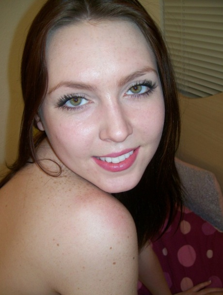 Alluring authentic shows off her big breasts and her lickable femininity lips