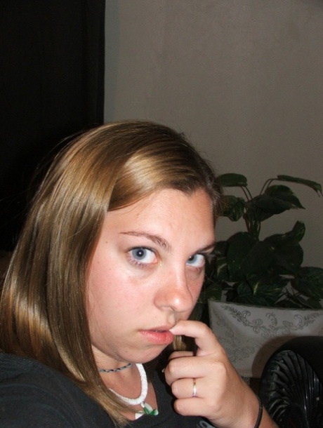 Chubby authentic shows her big breasts up close while taking artistic selfies