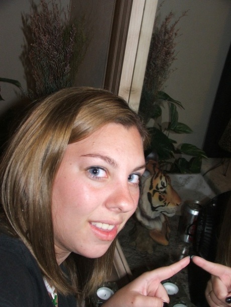 Chubby authentic shows her big breasts up close while taking artistic selfies