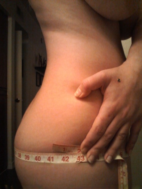 Blonde authentic Danielle takes non artistic selfies of her daily life