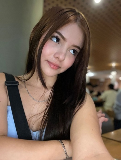 Blowketing performed by Nicolitiny Naked Photos