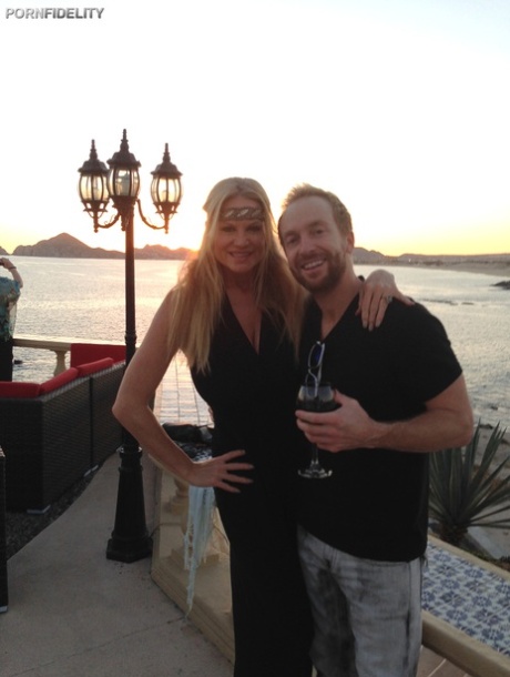 Famous pornstar couple Kelly Madison & Ryan Madison go on a holiday