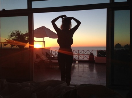 Famous pornstar couple Kelly Madison & Ryan Madison go on a holiday