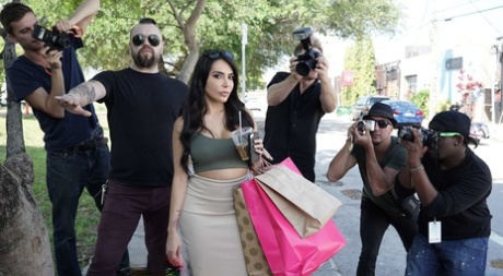 Hot celeb Lela Star flashes great big tits for the paparazzi while shopping