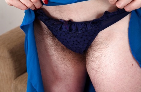 Mature slut with hairy cunt and hairy armpits Jenna Brooke posing