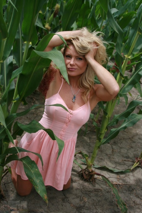 Alluring female Meet Madden covers up her natural body in a cornfield