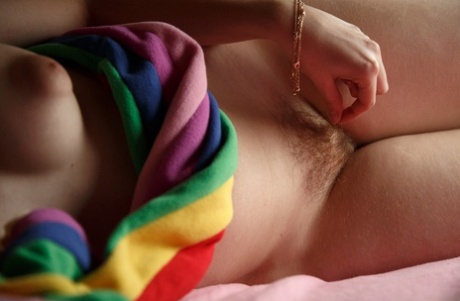 Spanish adult content model Amarna Miller agrees to pose artistic in her temporary house