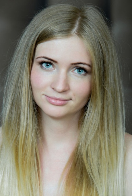 Blue eyed blonde Launs parts her tight femininity while modelling in the artistic